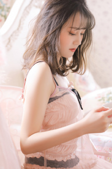 少妇一边呻吟一边说使劲